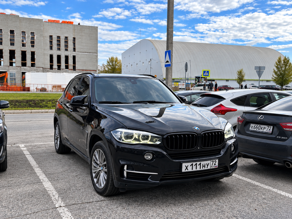 BMW X5 — один из автомобилей Андрея
